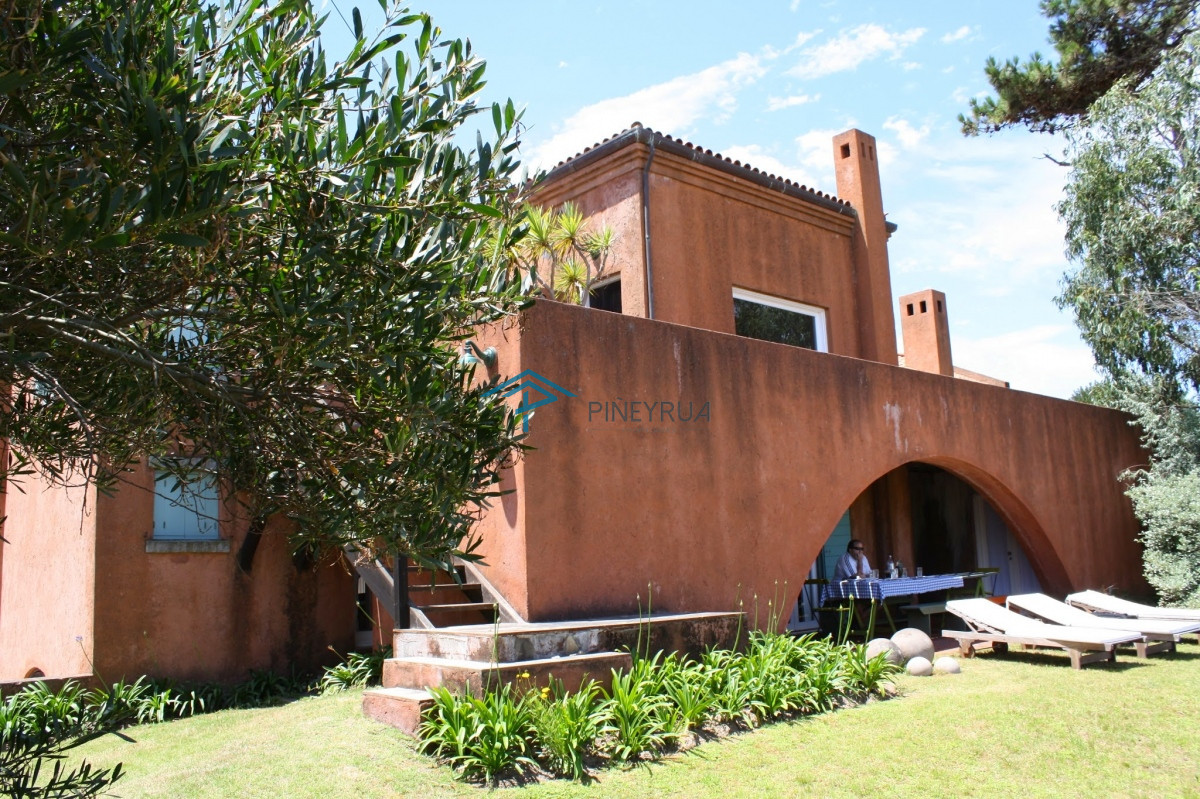CASA EN ALQUILER TEMPORARIO EN MONTOYA, A POCAS CUADRAS DEL MAR