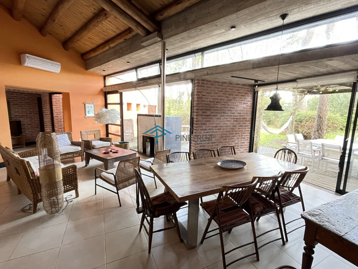 Casa ID.265 - MODERNA PROPIEDAD EN VENTA EN LAGUNA BLANCA 4 DORMITORIOS