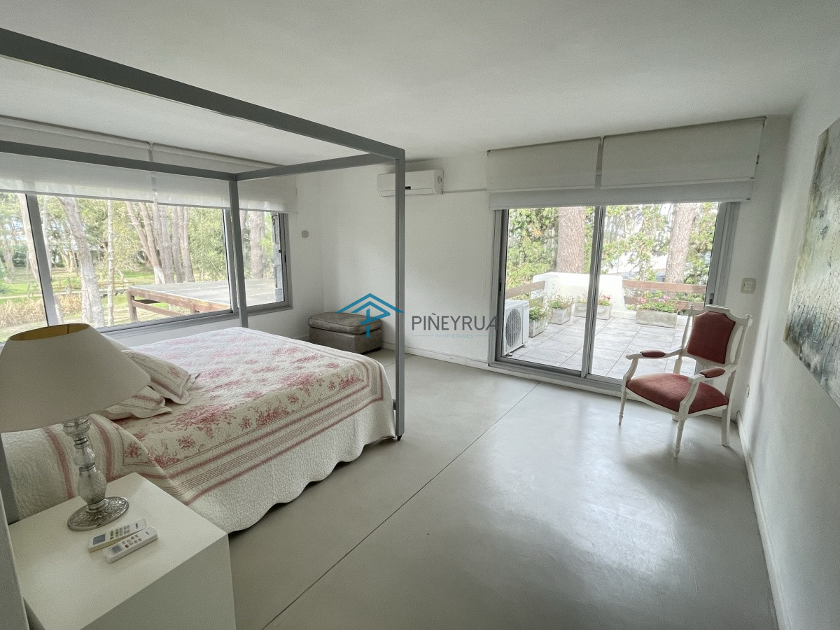 Casa ID.122 - EXCELENTE PROPIEDAD EN VENTA EN LAGUNA BLANCA 4 DORMITORIOS