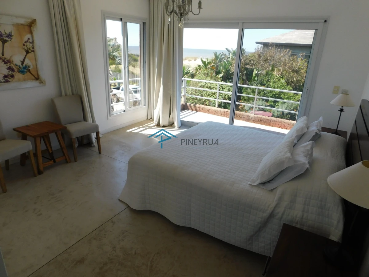 CASA EN ALQUILER TEMPORARIO EN PUNTA PIEDRAS 5 DORMITORIOS