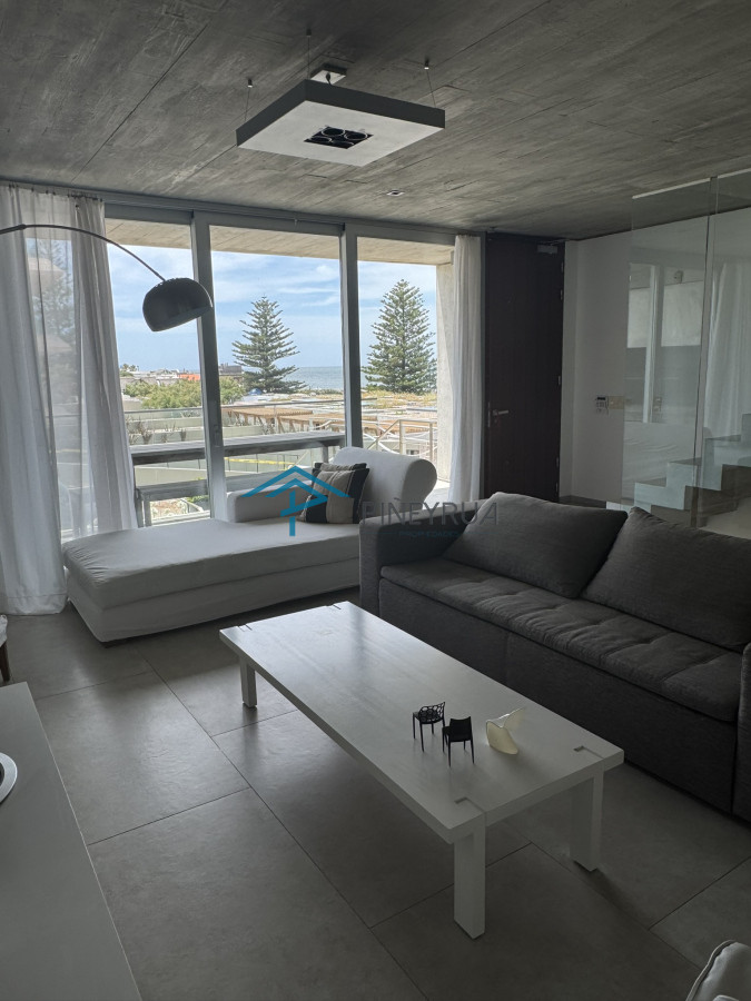 CASA EN VENTA EN LA BARRA A POCOS METROS DE LA PLAYA 5 DORMITORIOS