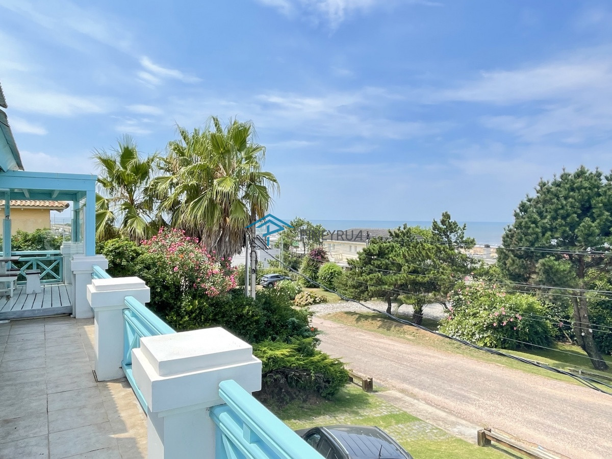 Casa ID.4 - IMPECABLE PROPIEDAD EN LA BARRA A PASOS DEL MAR, 3 DORMITORIOS