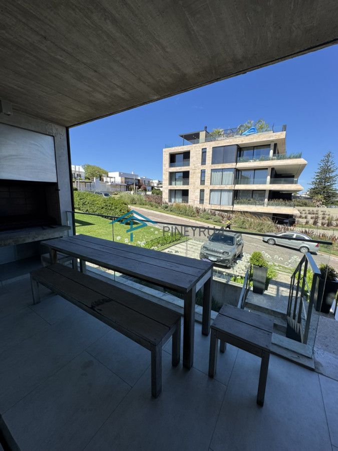 CASA EN VENTA EN LA BARRA A POCOS METROS DE LA PLAYA 5 DORMITORIOS