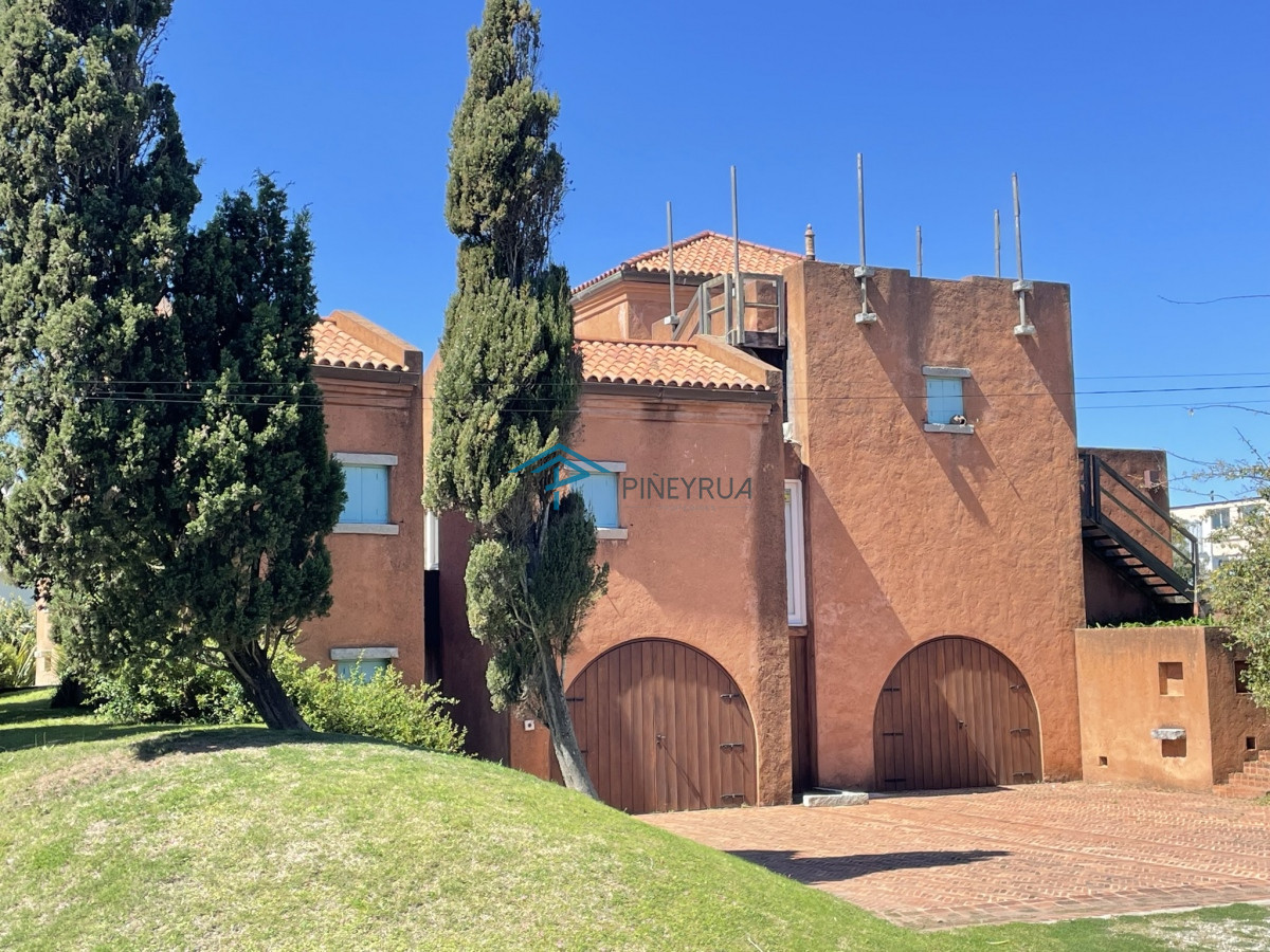 CASA EN ALQUILER TEMPORARIO EN MONTOYA, A POCAS CUADRAS DEL MAR