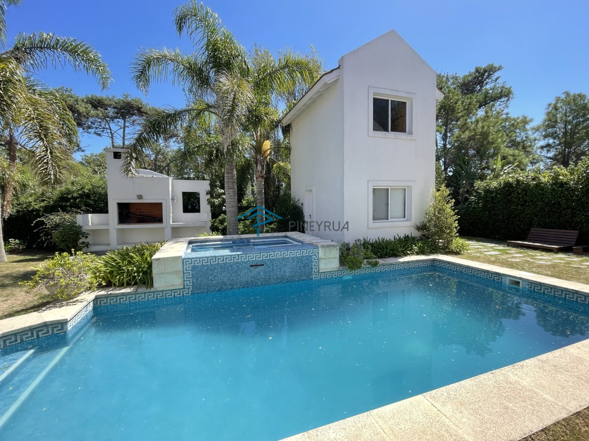 Casa ID.20 - ESPECTACULAR PROPIEDAD EN VENTA EN MONTOYA 5 DORMITORIOS
