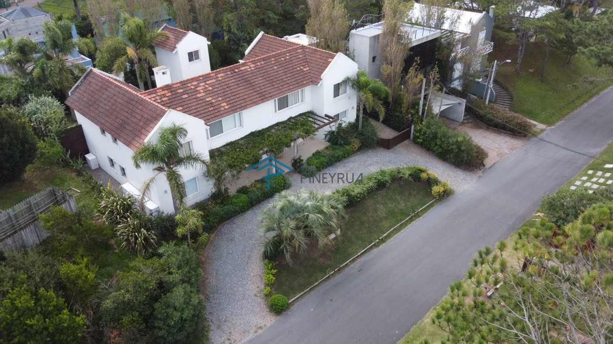 Casa ID.20 - ESPECTACULAR PROPIEDAD EN VENTA EN MONTOYA 5 DORMITORIOS