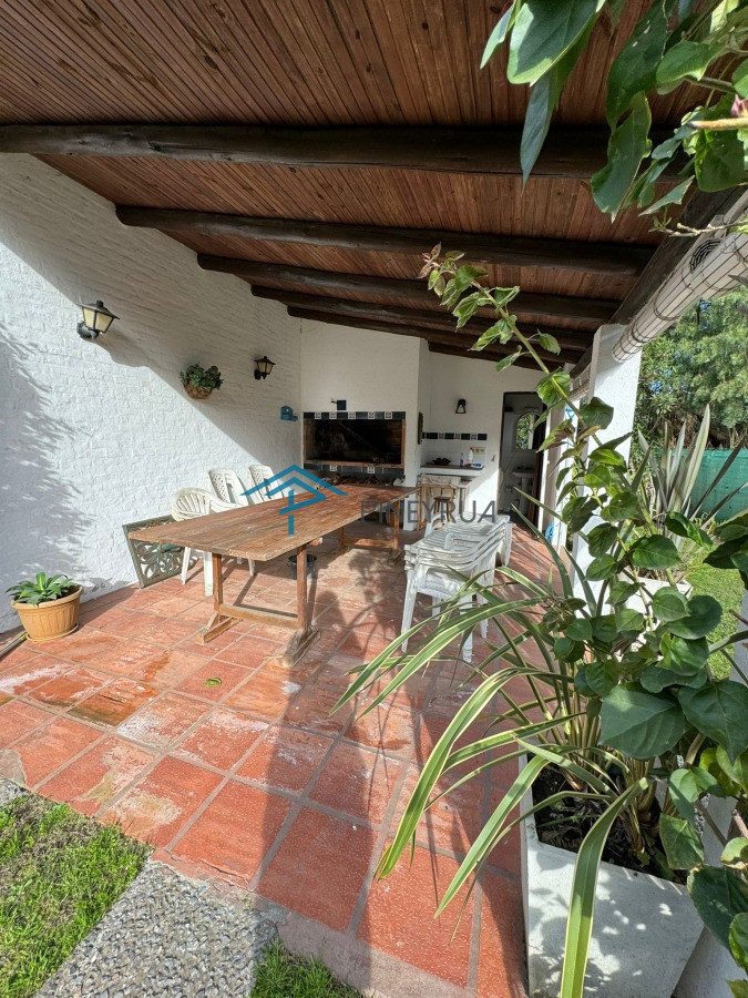 Casa en Alquiler cerca del Puente de la Barra, 3 dormitorios, ideal familias. Piscina climatizada