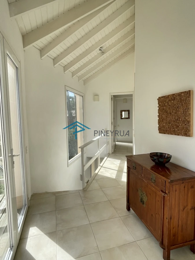 MODERNA PROPIEDAD EN VENTA EN EL CLUB LAGUNA BLANCA 5 DORMITORIOS