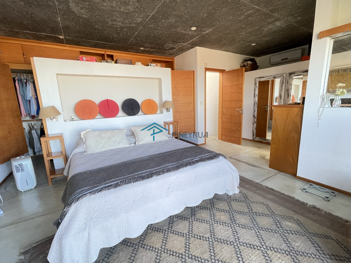 Casa ID.194 - EN VENTA COMODA CASA EN MONTOYA FRENTE AL MAR 5 DORMITORIOS