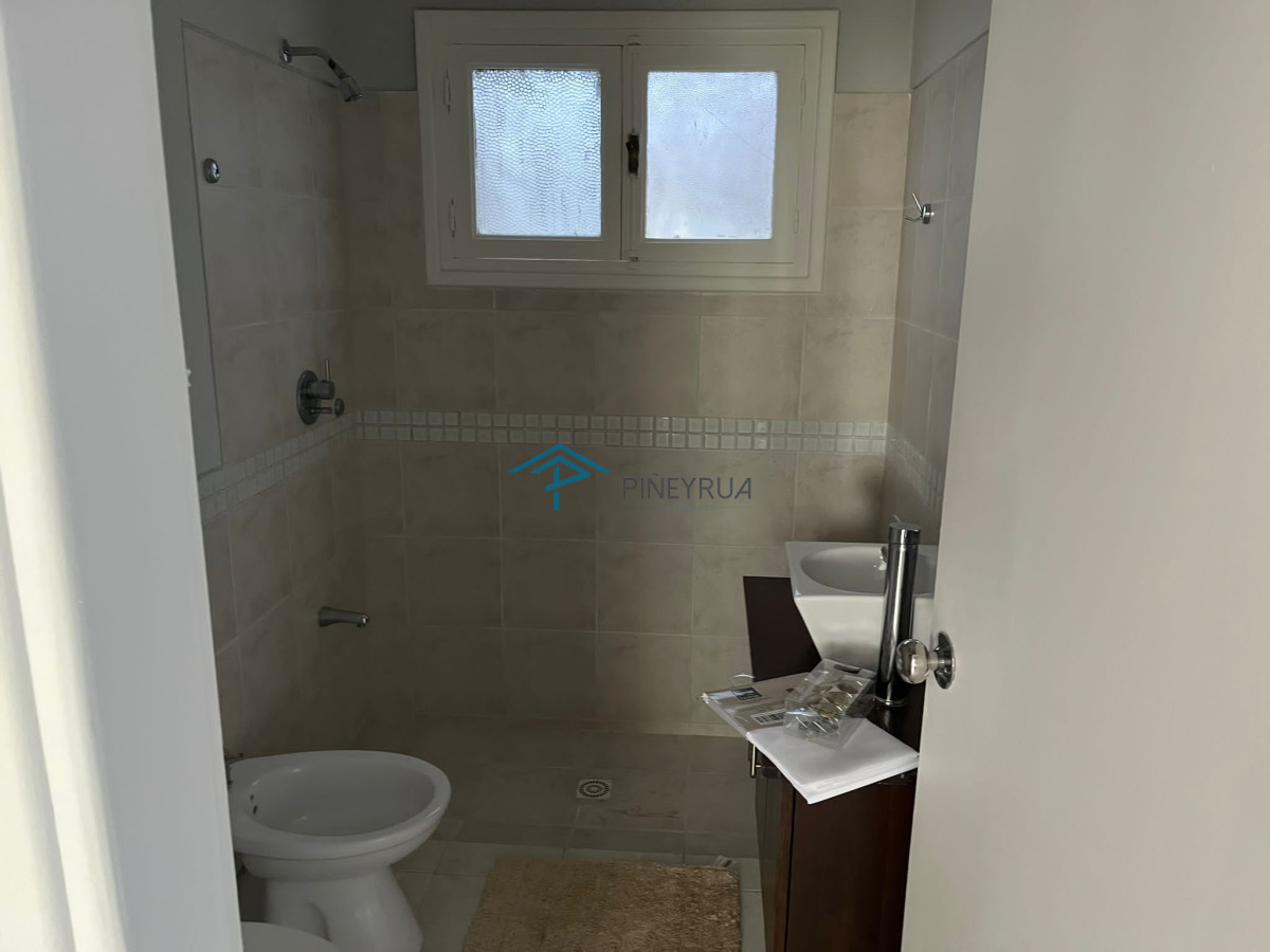 CASA EN VENTA EN MUY BUENA UBICACION EN LA BARRA A PASOS DE LA PLAYA