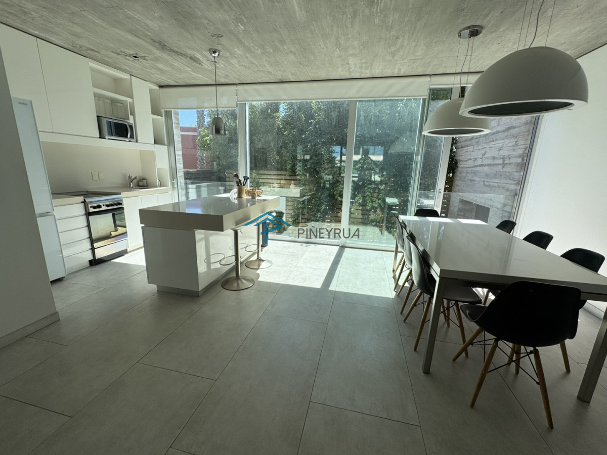 CASA EN VENTA EN LA BARRA A POCOS METROS DE LA PLAYA 5 DORMITORIOS