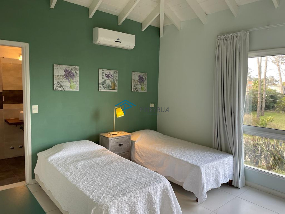 Casa ID.174 - EN VENTA COMODA CASA DE 6 DORMITORIOS CERCA DE PLAYA MONTOYA