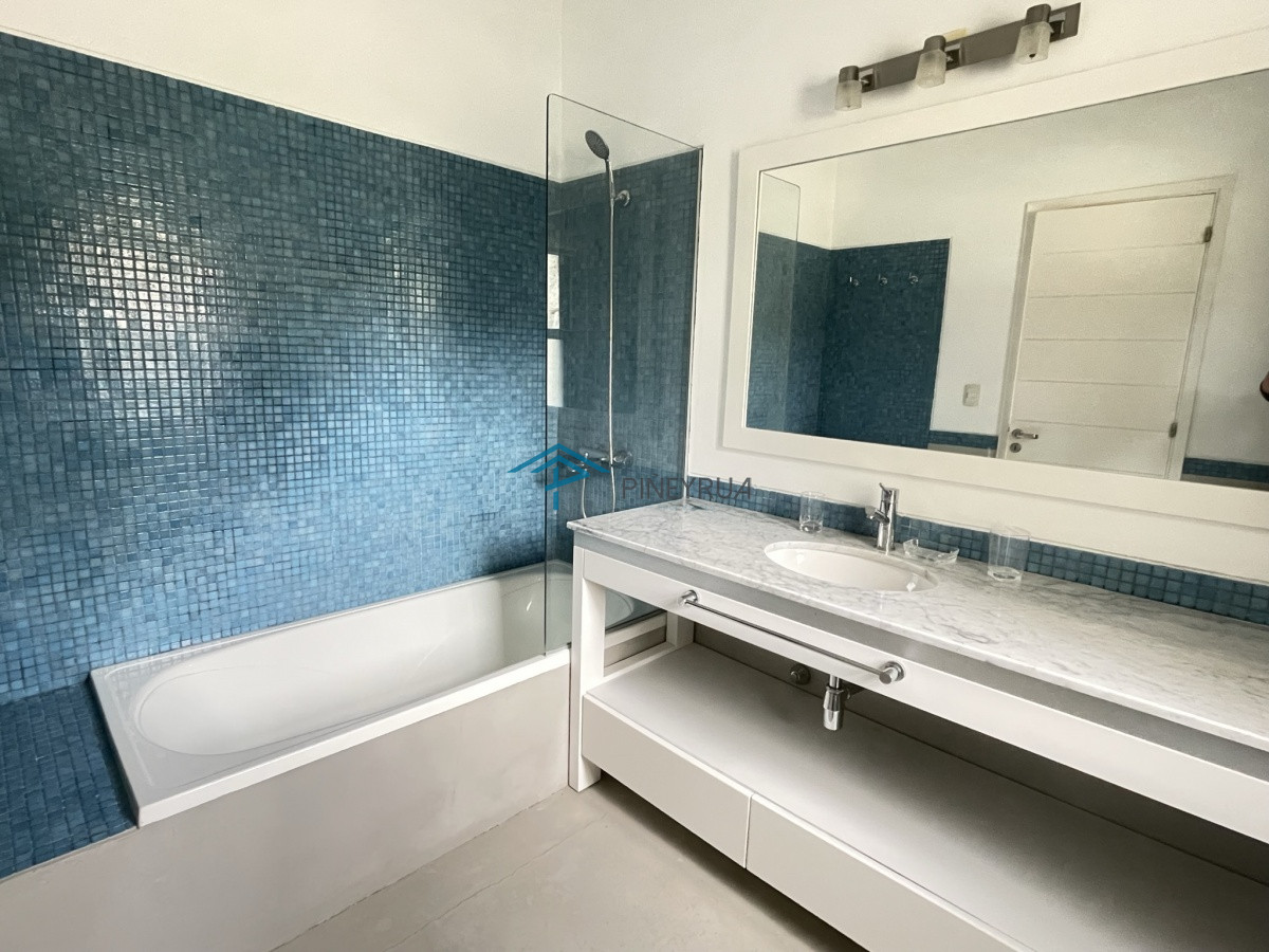 Casa ID.122 - EXCELENTE PROPIEDAD EN VENTA EN LAGUNA BLANCA 4 DORMITORIOS