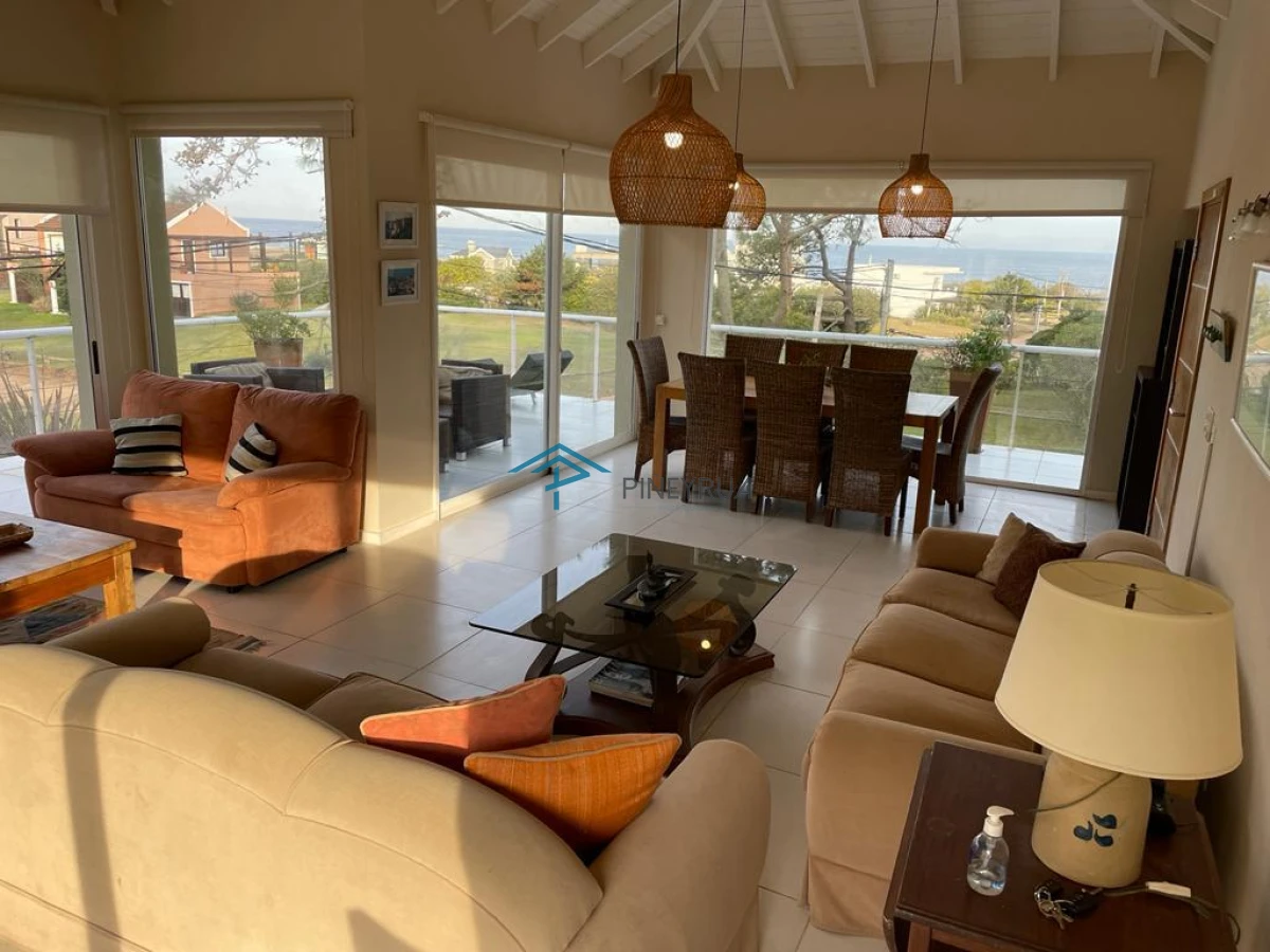 Casa ID.174 - EN VENTA COMODA CASA DE 6 DORMITORIOS CERCA DE PLAYA MONTOYA