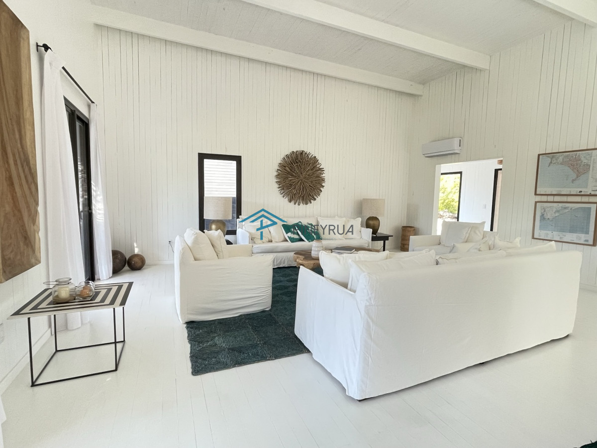CASA EN VENTA EN LAGUNA ESCONDIDA, JOSE IGNACIO 4 DORMITORIOS