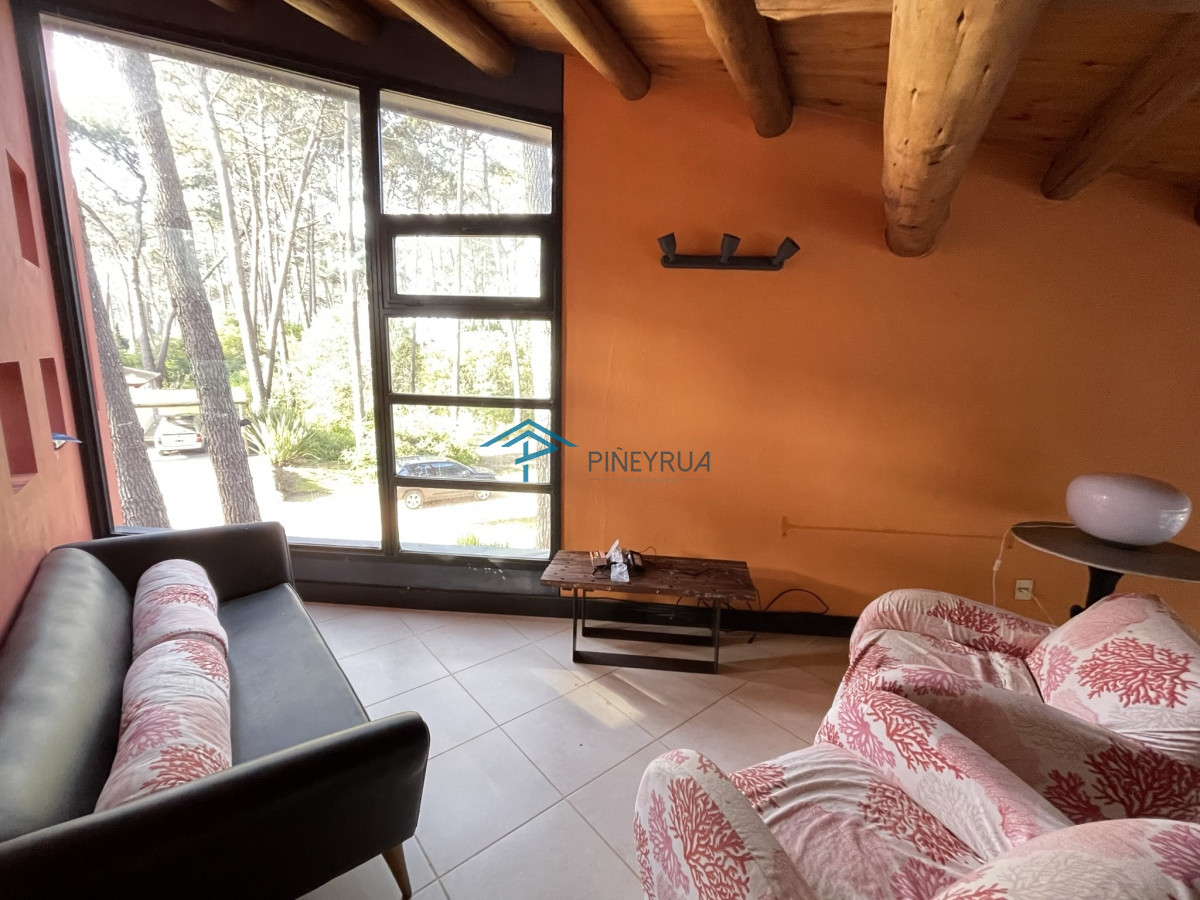 Casa ID.265 - MODERNA PROPIEDAD EN VENTA EN LAGUNA BLANCA 4 DORMITORIOS