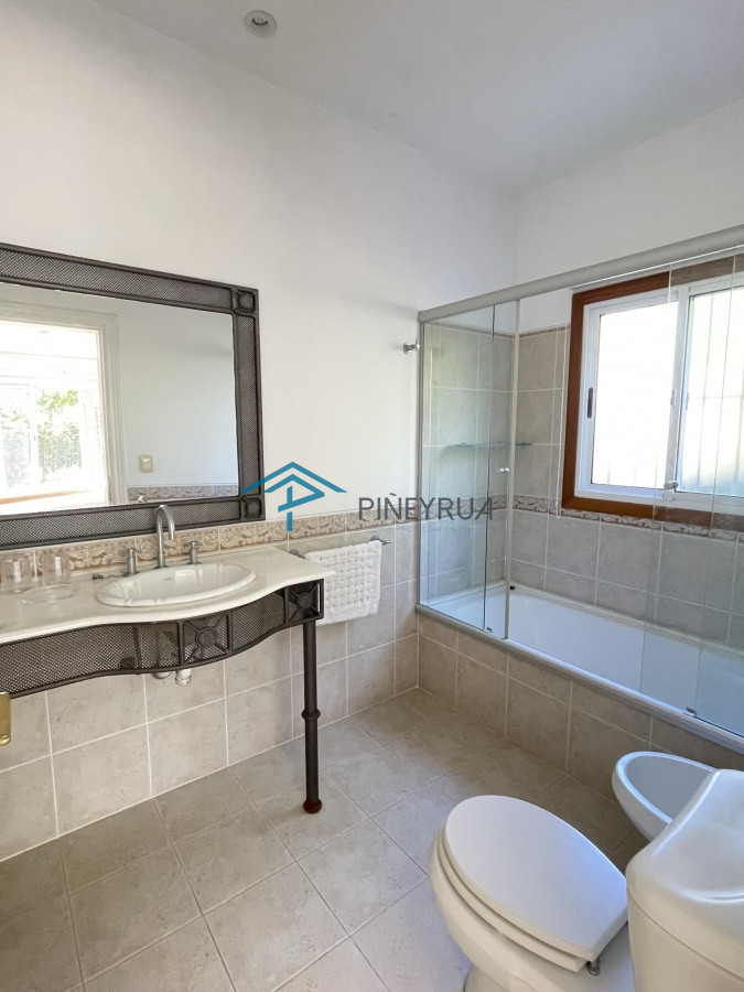 Casa ID.20 - ESPECTACULAR PROPIEDAD EN VENTA EN MONTOYA 5 DORMITORIOS
