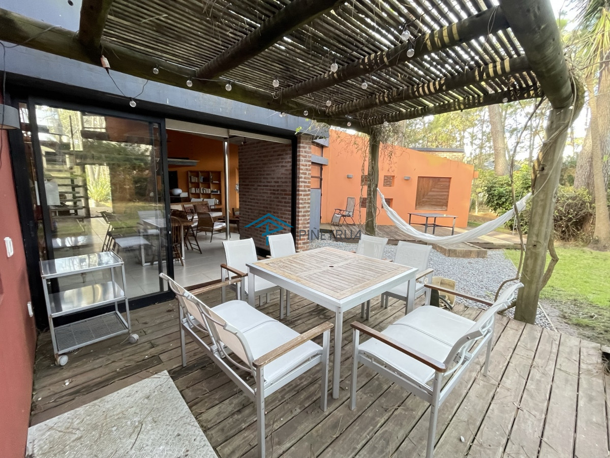 Casa ID.265 - MODERNA PROPIEDAD EN VENTA EN LAGUNA BLANCA 4 DORMITORIOS