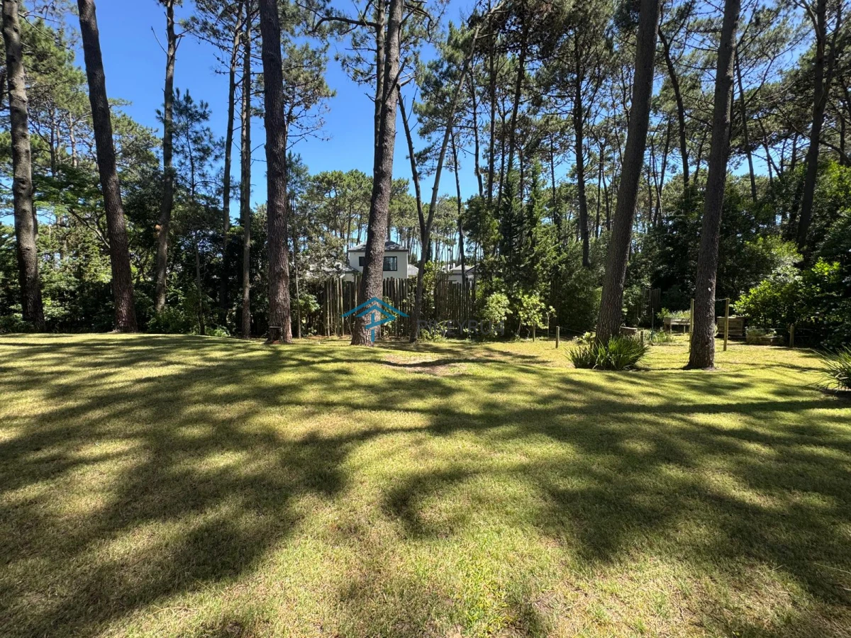Casa ID.138 - EXCELENTE PROPIEDAD EN ALQUILER EN LAGUNA BLANCA 4 DORMITORIOS