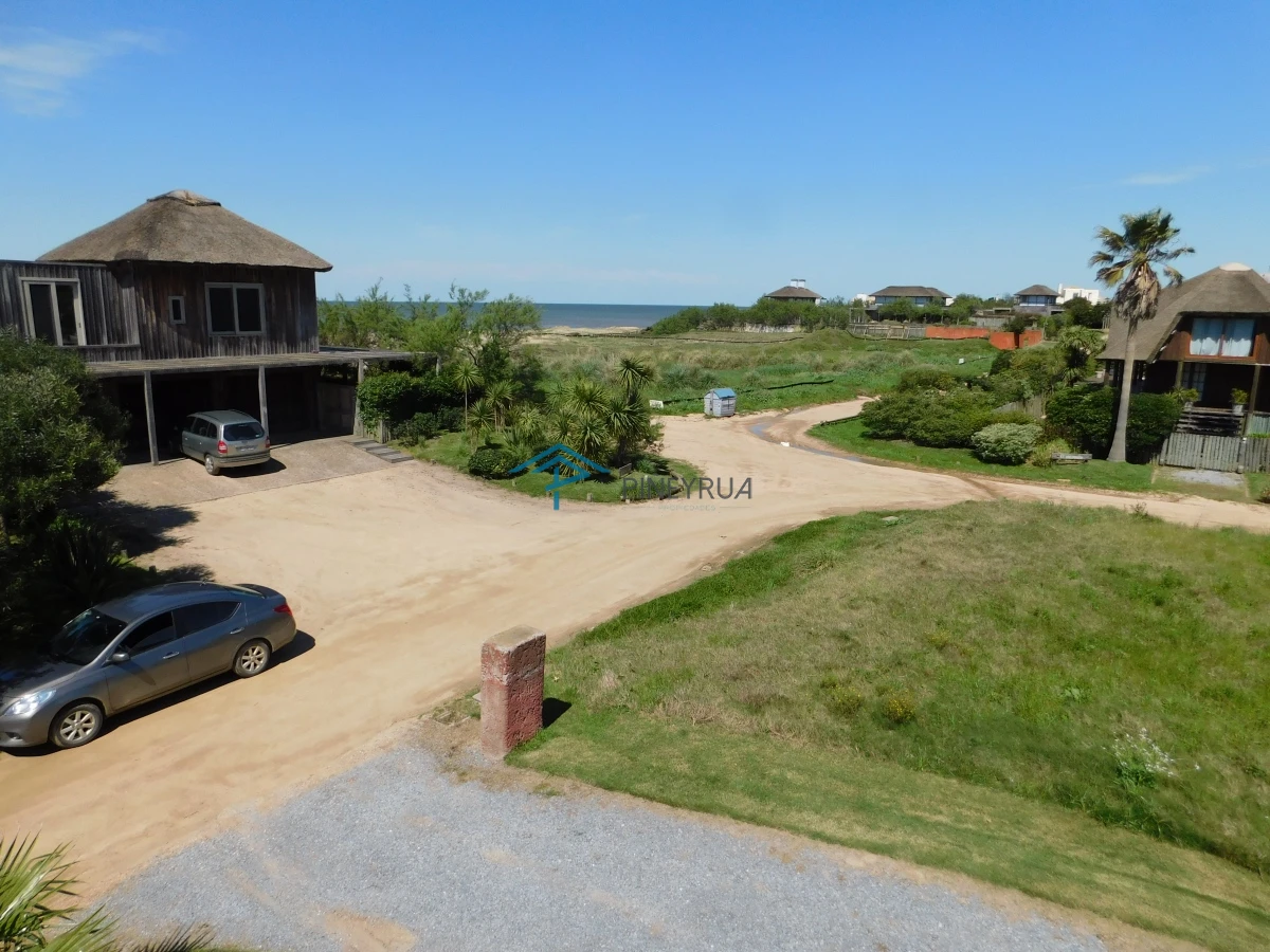 CASA EN ALQUILER TEMPORARIO EN PUNTA PIEDRAS 5 DORMITORIOS