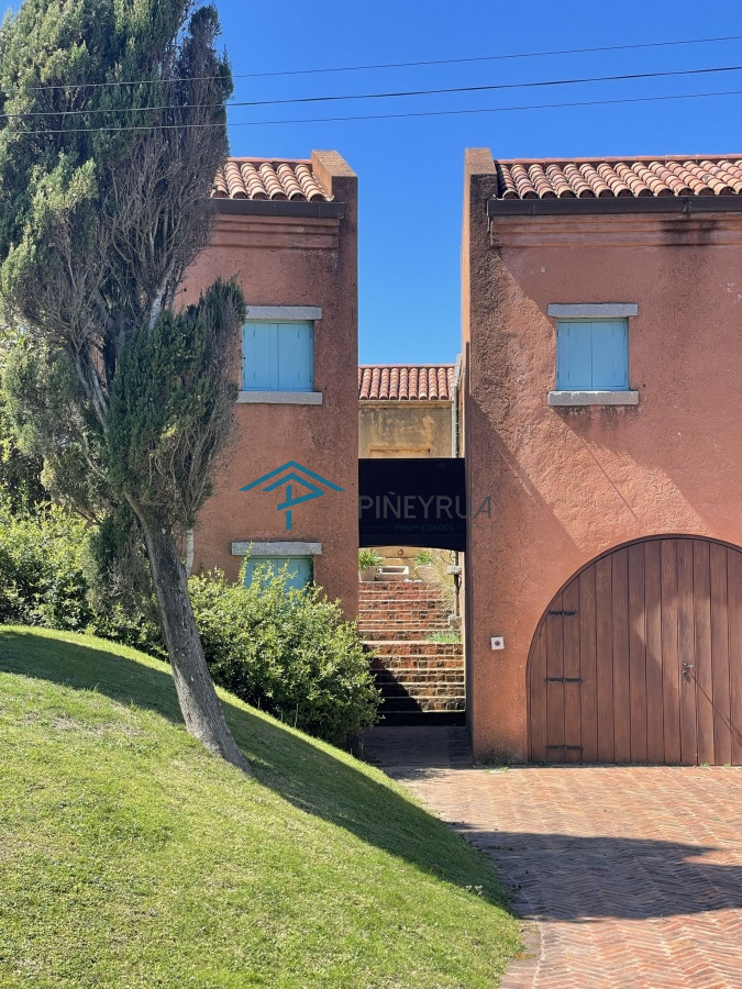 CASA EN ALQUILER TEMPORARIO EN MONTOYA, A POCAS CUADRAS DEL MAR