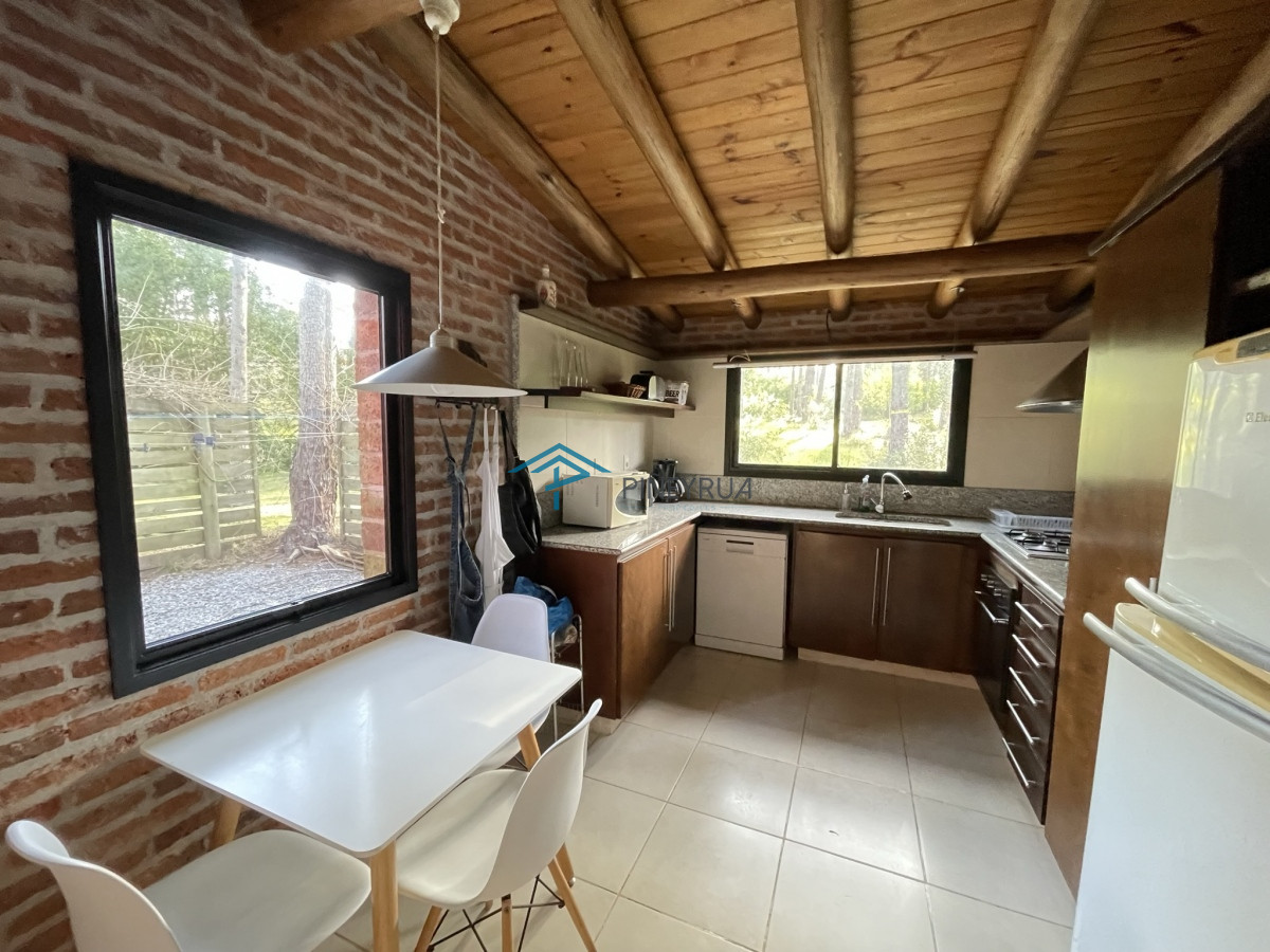 Casa ID.265 - MODERNA PROPIEDAD EN VENTA EN LAGUNA BLANCA 4 DORMITORIOS