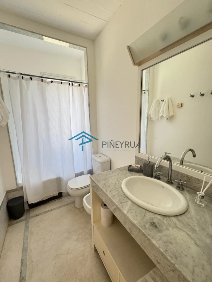 Casa ID.138 - EXCELENTE PROPIEDAD EN ALQUILER EN LAGUNA BLANCA 4 DORMITORIOS