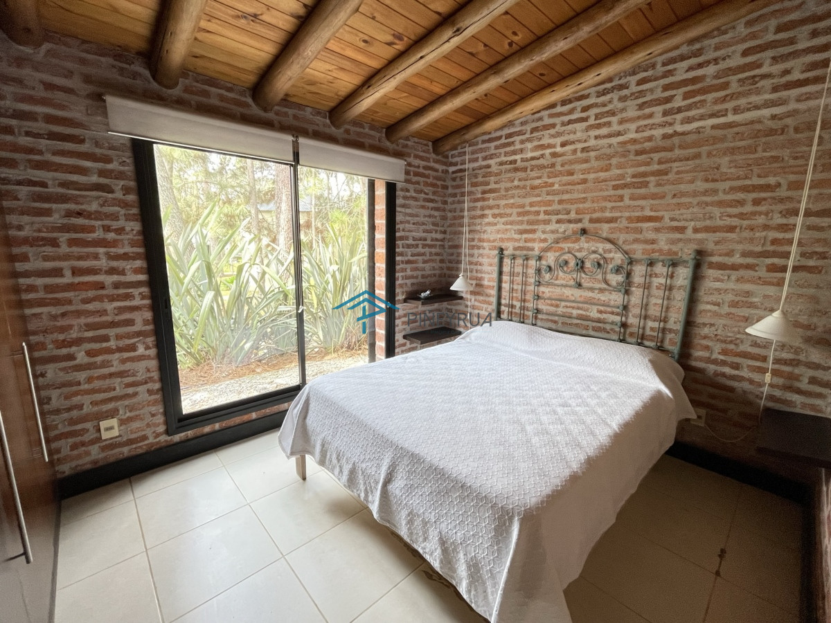 Casa ID.265 - MODERNA PROPIEDAD EN VENTA EN LAGUNA BLANCA 4 DORMITORIOS