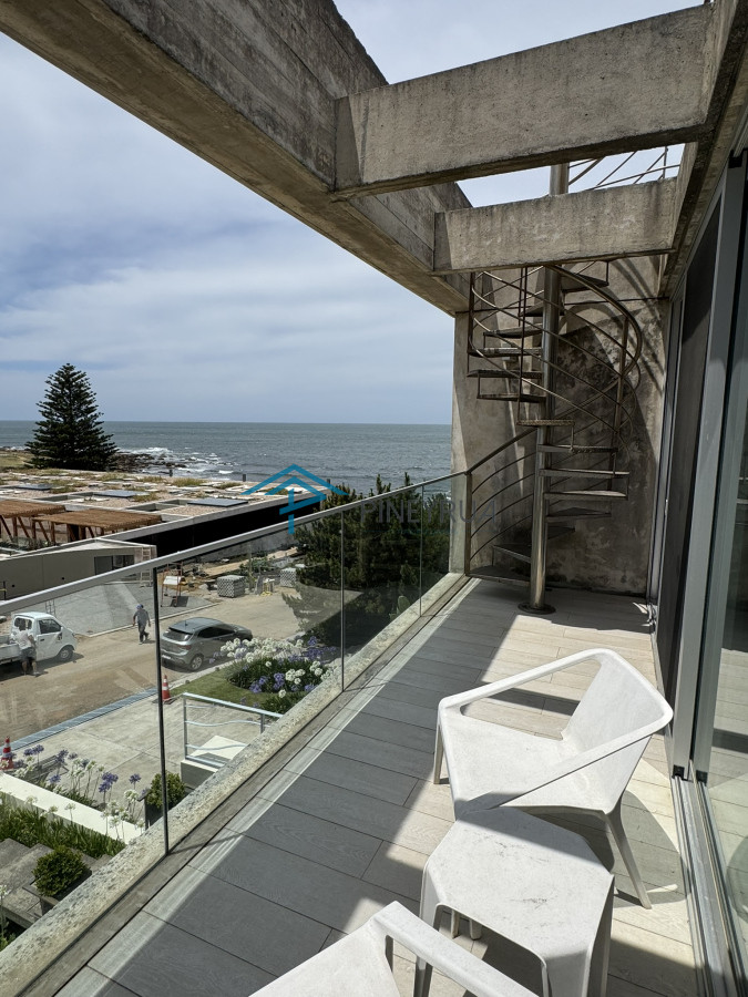 CASA EN VENTA EN LA BARRA A POCOS METROS DE LA PLAYA 5 DORMITORIOS