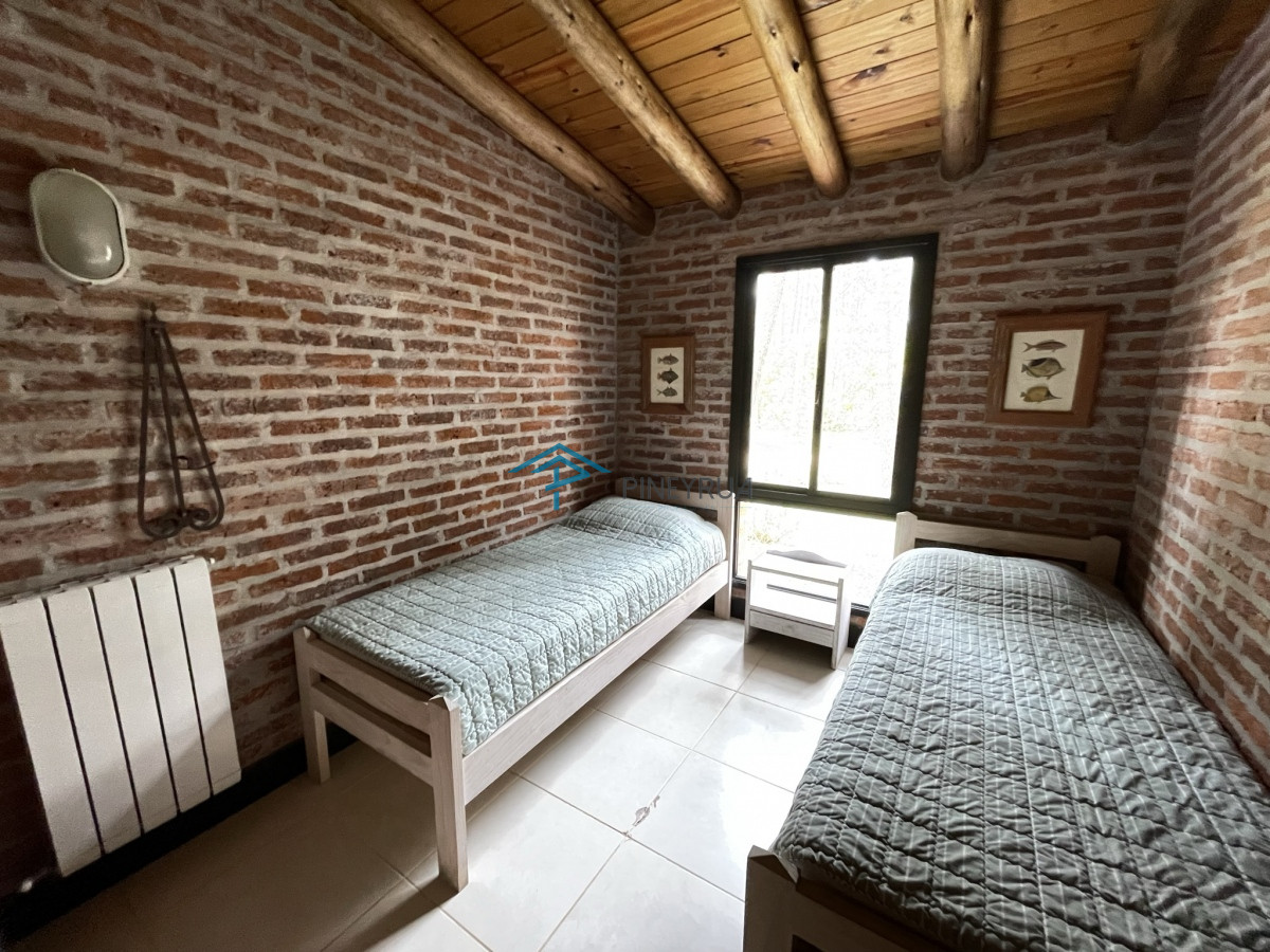 Casa ID.265 - MODERNA PROPIEDAD EN VENTA EN LAGUNA BLANCA 4 DORMITORIOS