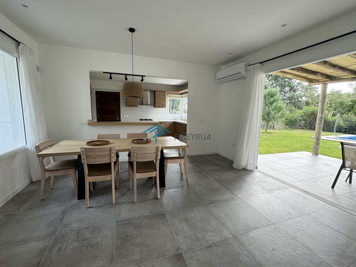 Casa a estrenar en La Barra, 3 dormitorios, piscina