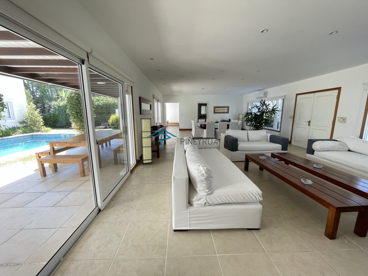 Casa ID.20 - ESPECTACULAR PROPIEDAD EN VENTA EN MONTOYA 5 DORMITORIOS