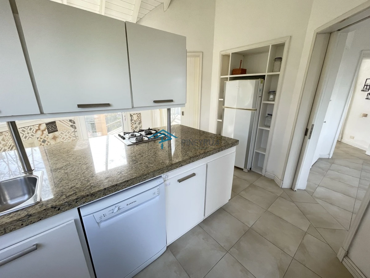 MODERNA PROPIEDAD EN VENTA EN EL CLUB LAGUNA BLANCA 5 DORMITORIOS