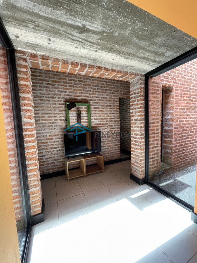 Casa ID.265 - MODERNA PROPIEDAD EN VENTA EN LAGUNA BLANCA 4 DORMITORIOS
