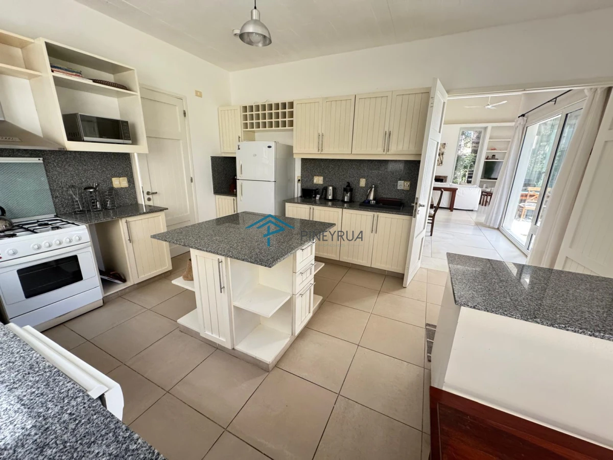 Casa ID.138 - EXCELENTE PROPIEDAD EN ALQUILER EN LAGUNA BLANCA 4 DORMITORIOS
