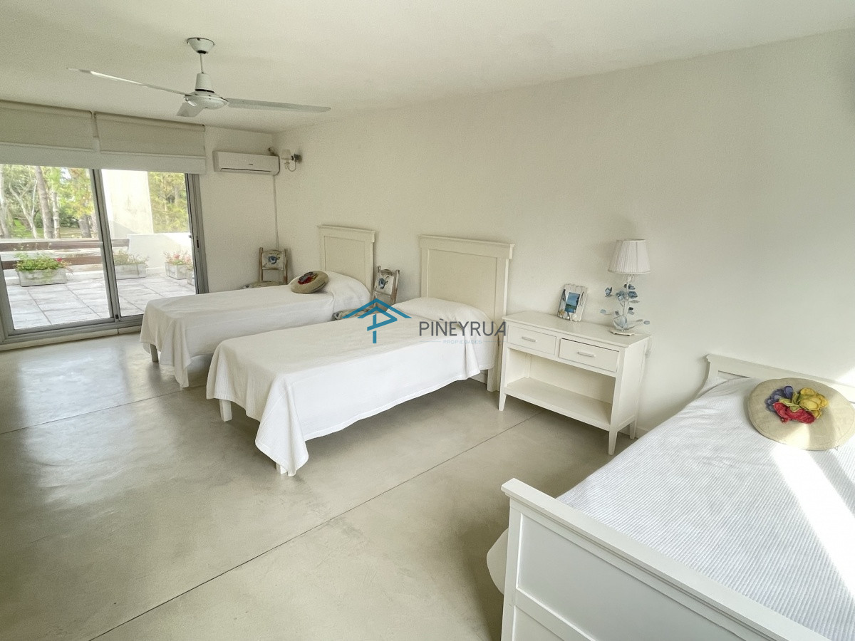 Casa ID.122 - EXCELENTE PROPIEDAD EN VENTA EN LAGUNA BLANCA 4 DORMITORIOS