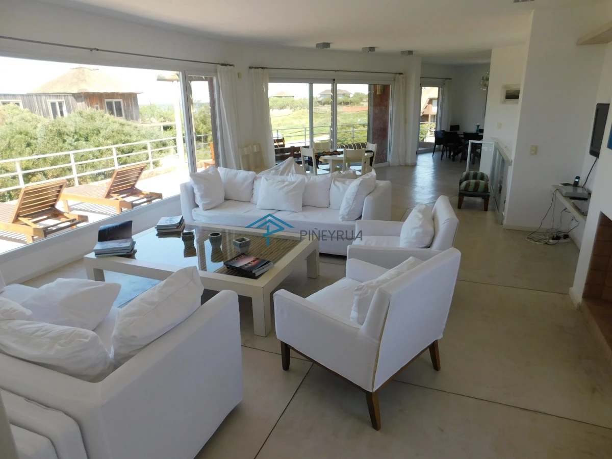 CASA EN ALQUILER TEMPORARIO EN PUNTA PIEDRAS 5 DORMITORIOS