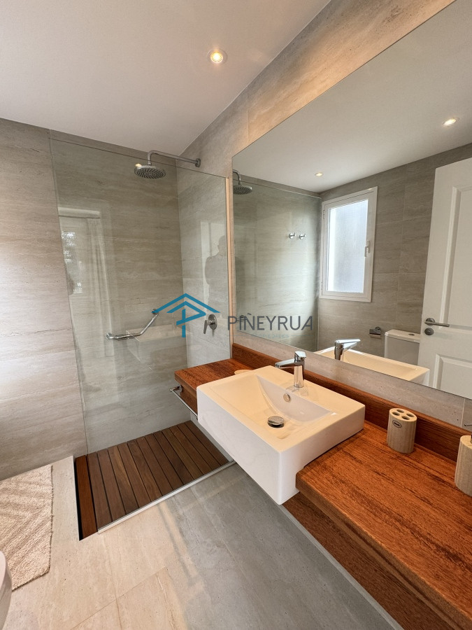 Casa a estrenar en La Barra, 3 dormitorios, piscina