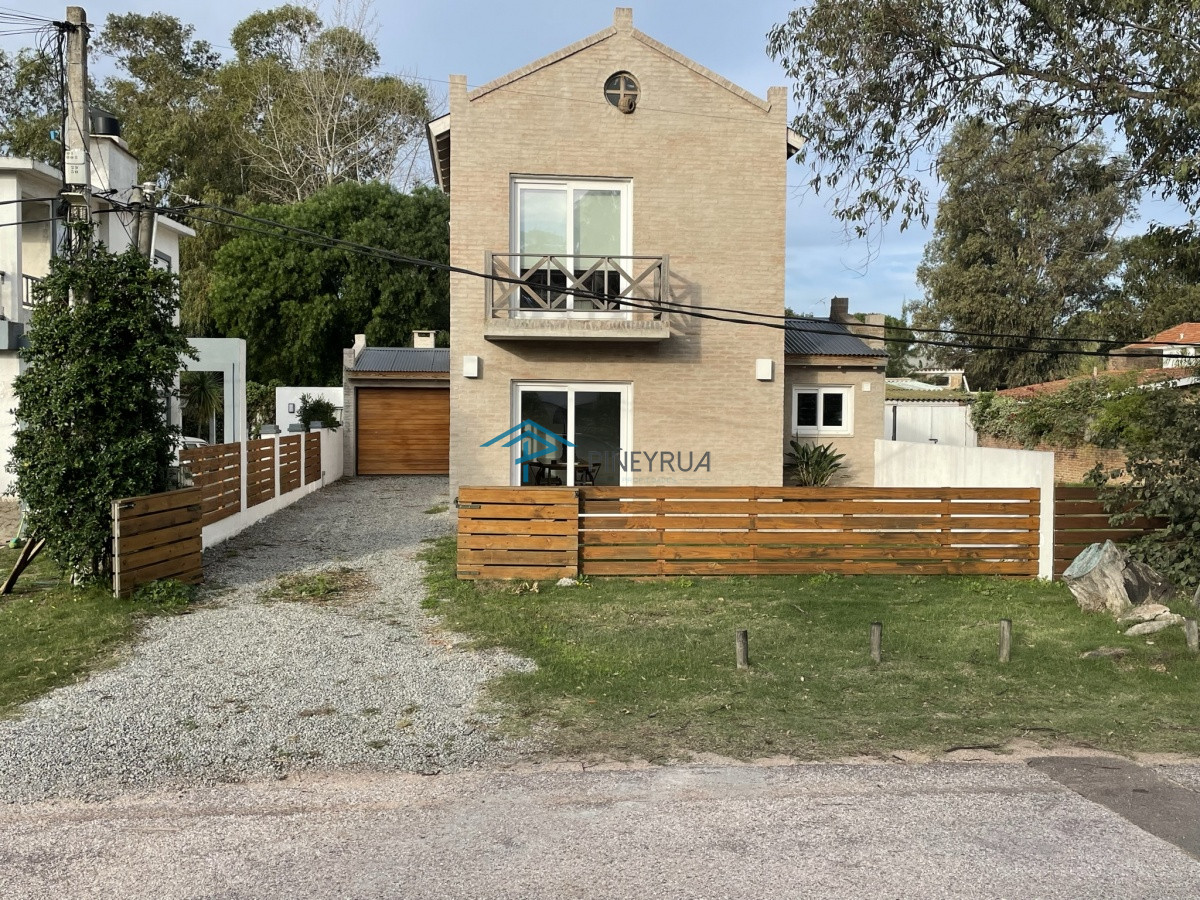 Casa ID.124 - CASA EN VENTA EN EL TESORO A PASOS DE LA RUTA 10 4 DORMITORIOS