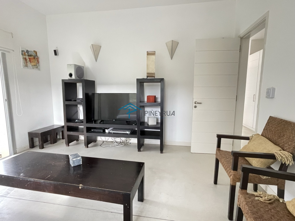 Casa ID.122 - EXCELENTE PROPIEDAD EN VENTA EN LAGUNA BLANCA 4 DORMITORIOS