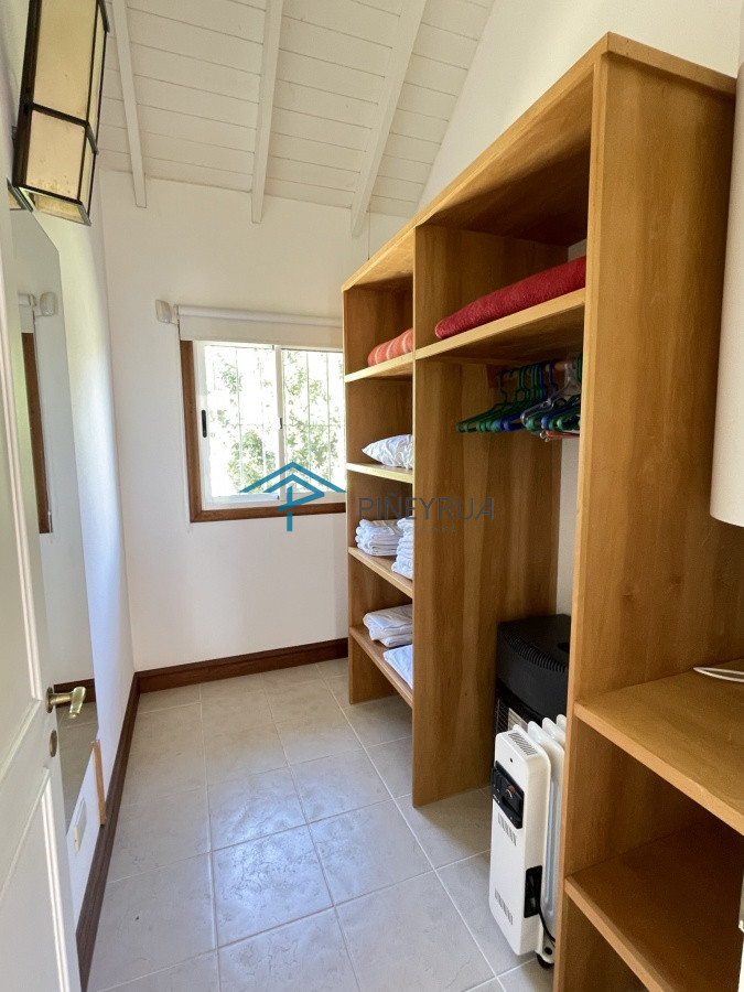 Casa ID.20 - ESPECTACULAR PROPIEDAD EN VENTA EN MONTOYA 5 DORMITORIOS
