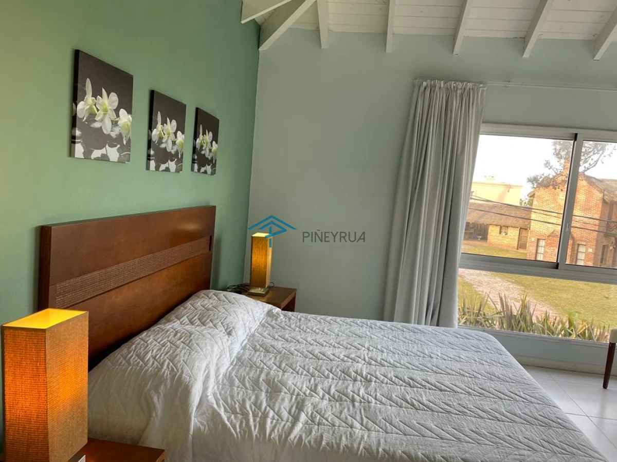 Casa ID.174 - EN VENTA COMODA CASA DE 6 DORMITORIOS CERCA DE PLAYA MONTOYA