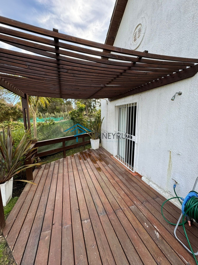 Casa en Alquiler cerca del Puente de la Barra, 3 dormitorios, ideal familias. Piscina climatizada
