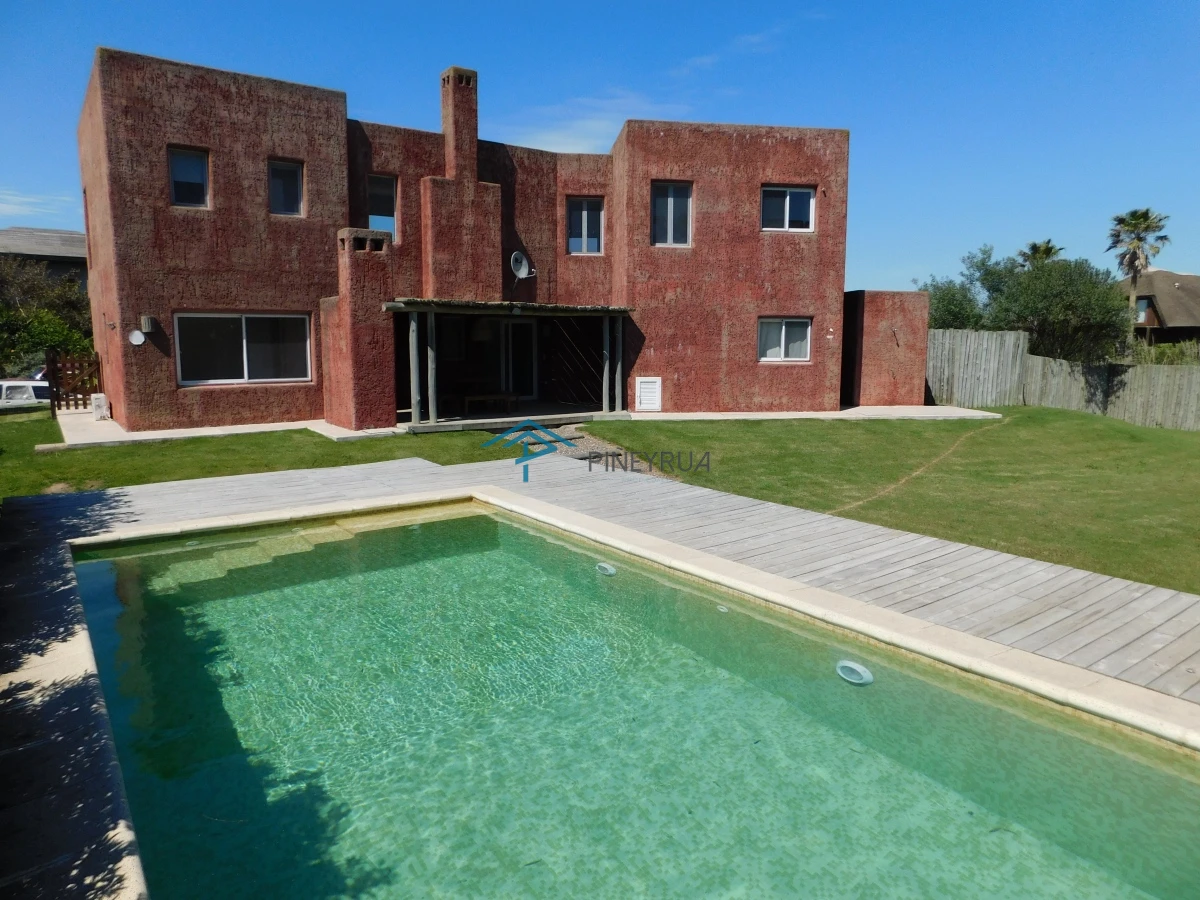 CASA EN ALQUILER TEMPORARIO EN PUNTA PIEDRAS 5 DORMITORIOS