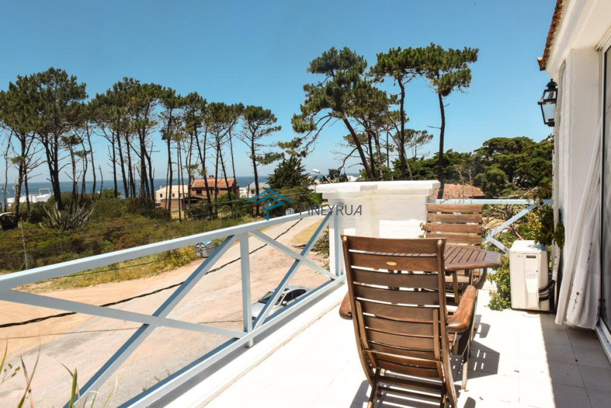 Casa ID.175 - EN VENTA CASA EN MONTOYA CON VISTA AL MAR Y PISCINA 4 DORMITORIOS