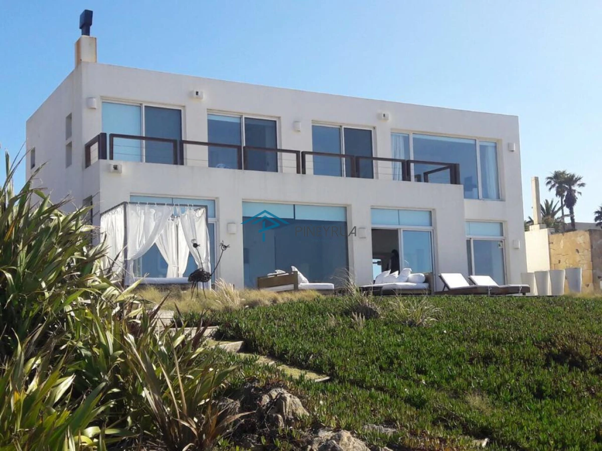CASA SOBRE LA ARENA EN LA BARRA EN ALQUILER TEMPORARIO 5 DORMITORIOS