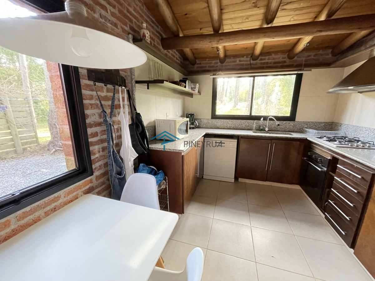 Casa ID.265 - MODERNA PROPIEDAD EN VENTA EN LAGUNA BLANCA 4 DORMITORIOS