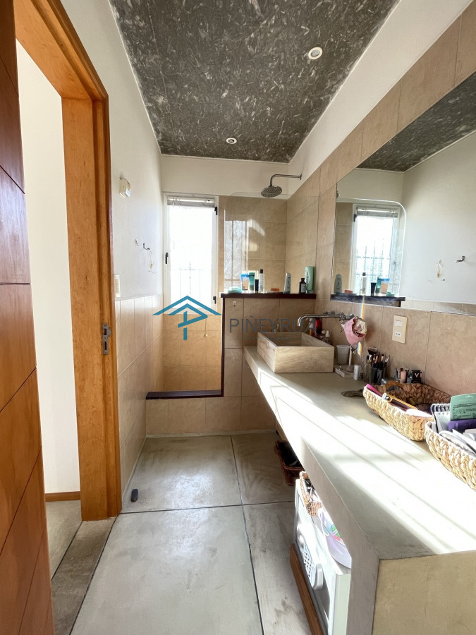 Casa ID.194 - EN VENTA COMODA CASA EN MONTOYA FRENTE AL MAR 5 DORMITORIOS