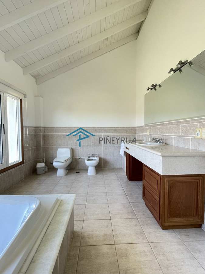 Casa ID.20 - ESPECTACULAR PROPIEDAD EN VENTA EN MONTOYA 5 DORMITORIOS