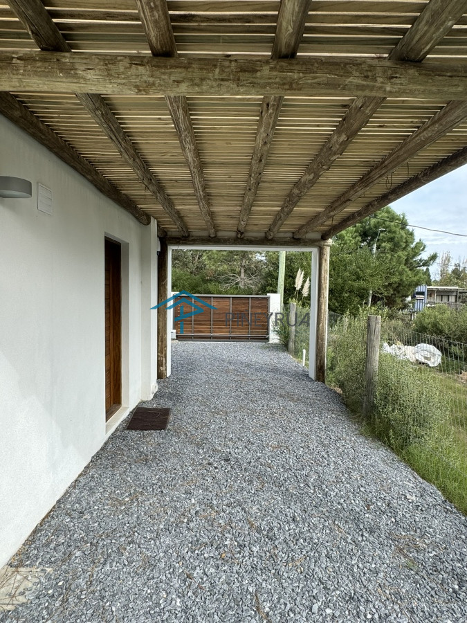 Casa a estrenar en La Barra, 3 dormitorios, piscina